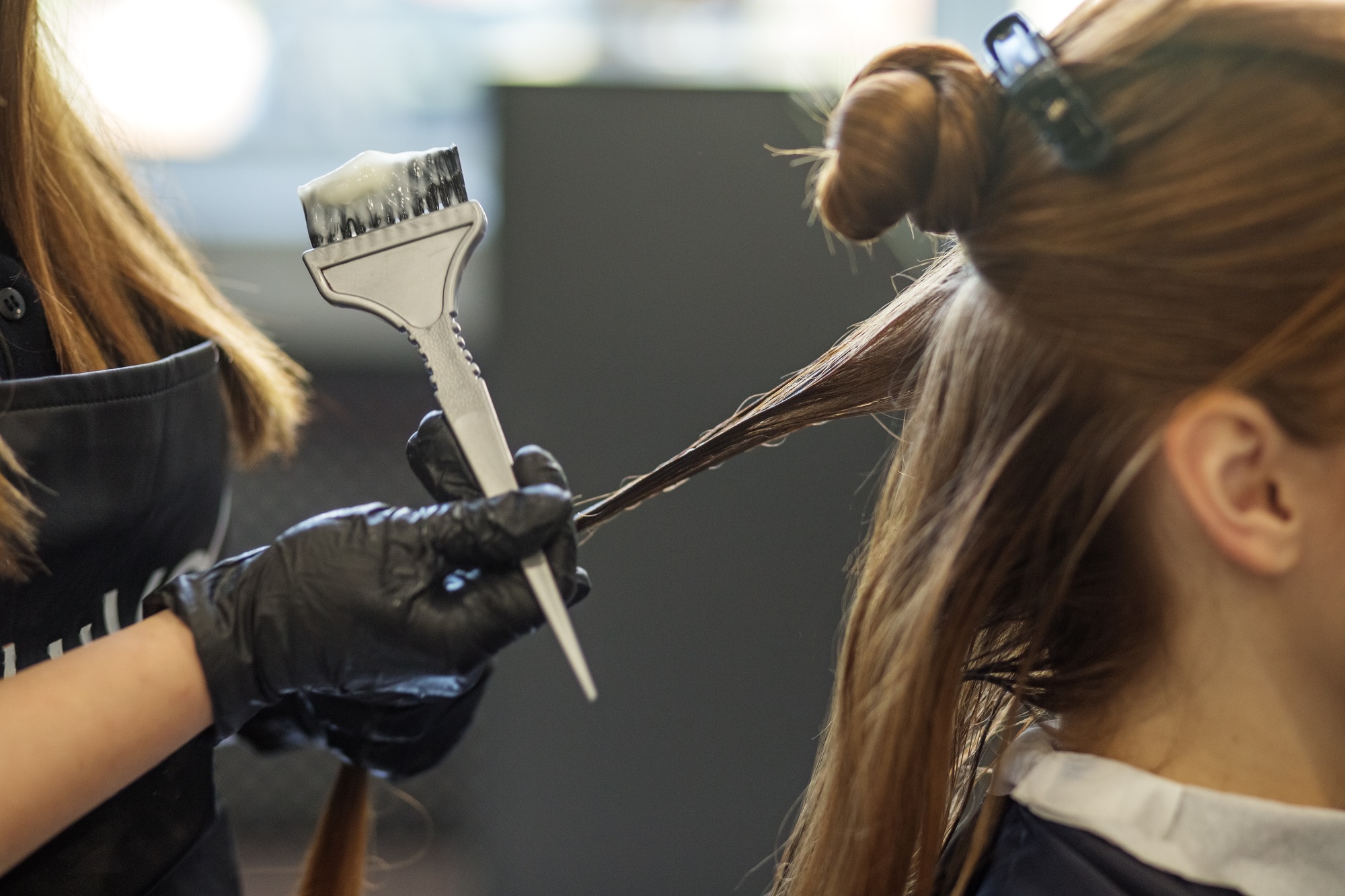 Recettes de grand-mères pour éclaircir ses cheveux naturellement - Luxéol
