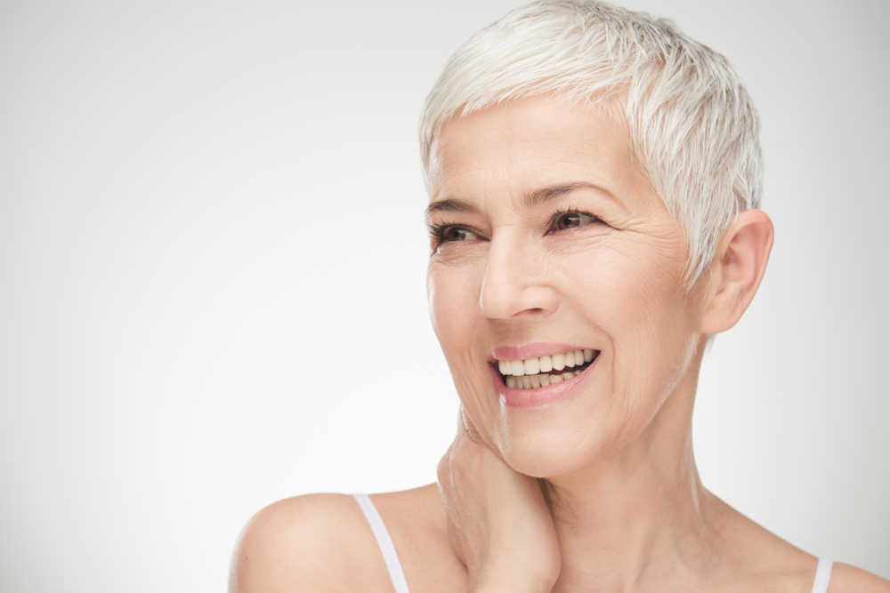 Comment bien entretenir des cheveux blancs ?