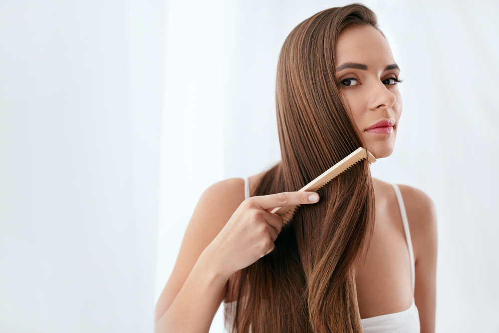 De combien de cm les cheveux poussent-ils en 1 mois ?