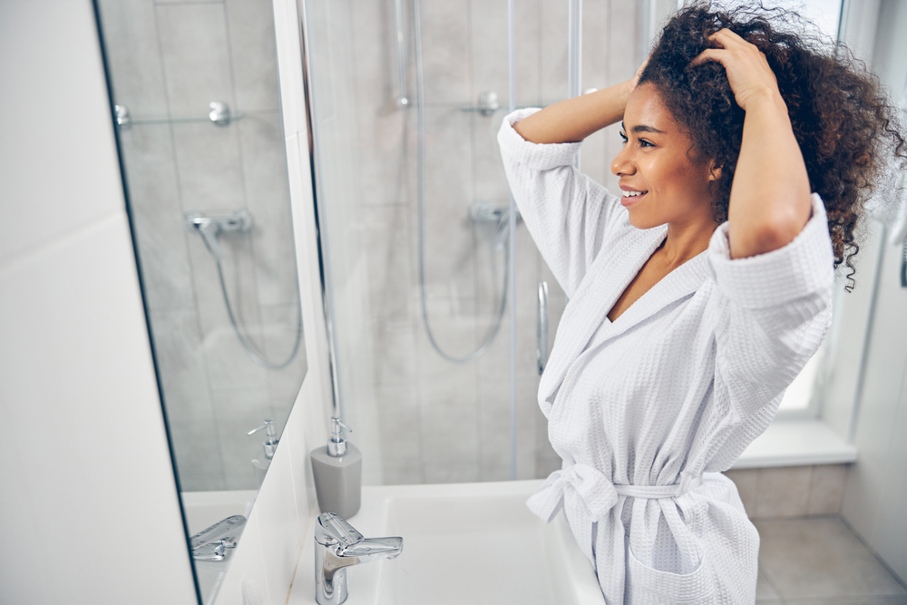 Comment bien hydrater des cheveux crépus ?