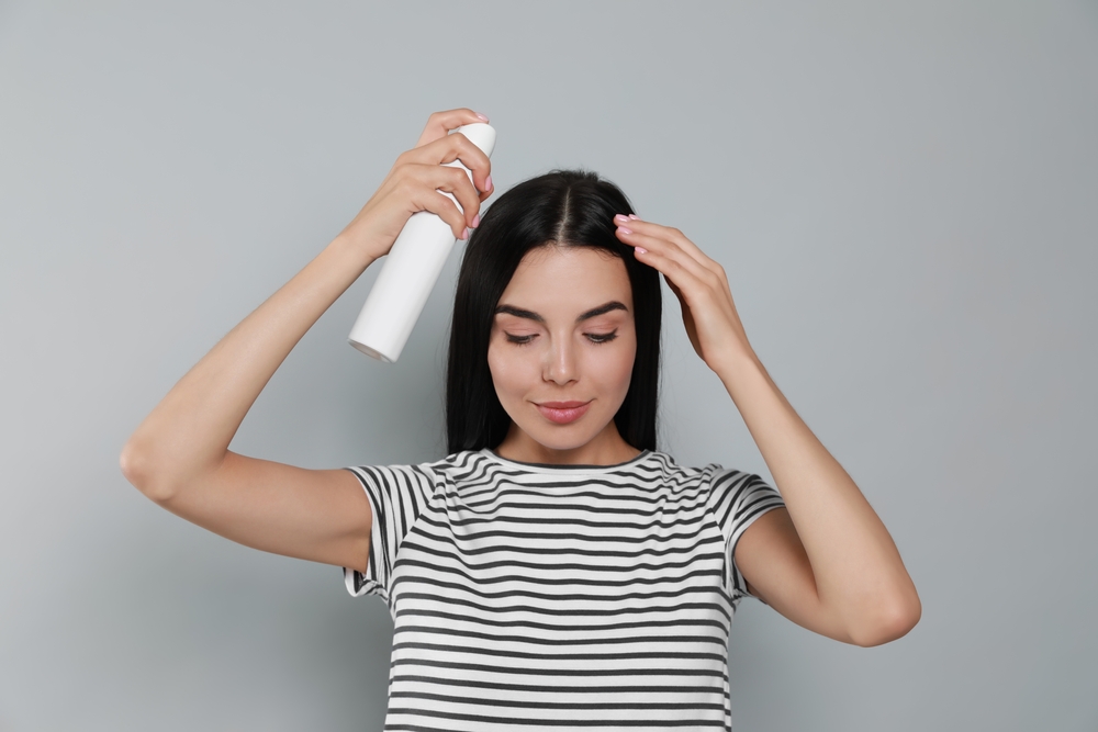 Comment dégraisser ses cheveux sans les laver ?