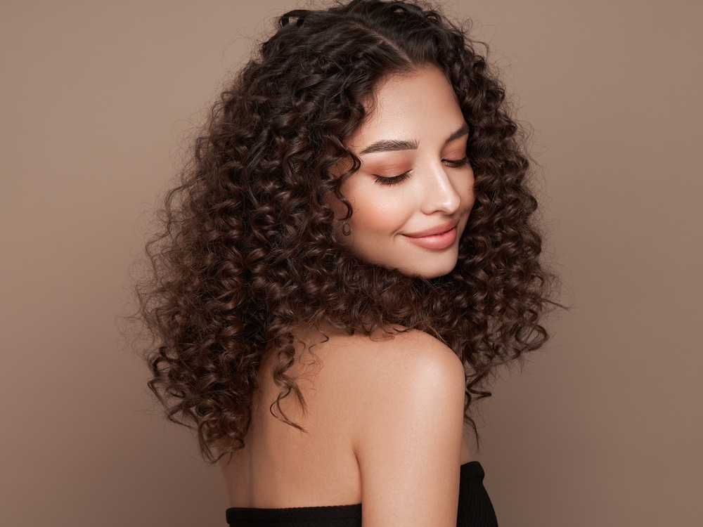 Comment brosser ses cheveux bouclés sans les abîmer ?