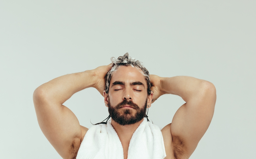 Cheveux homme : comment éviter les cheveux gras ?