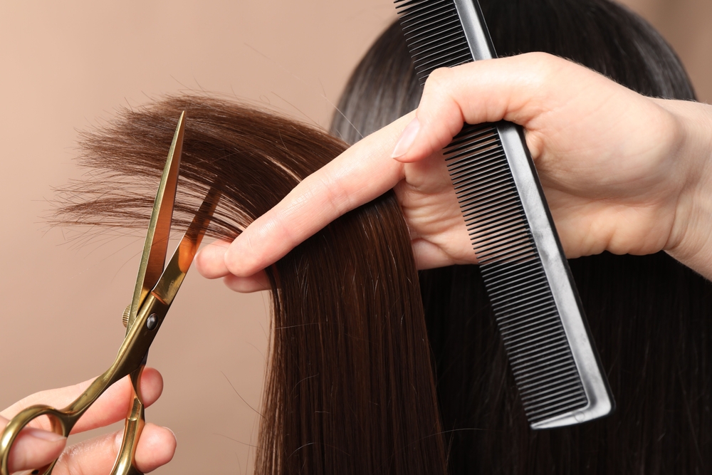 Pourquoi mes cheveux sont-ils fins et plats ?