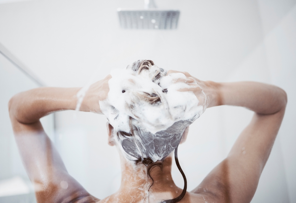 Quel est le meilleur shampooing pour cheveux fins sans volume ?