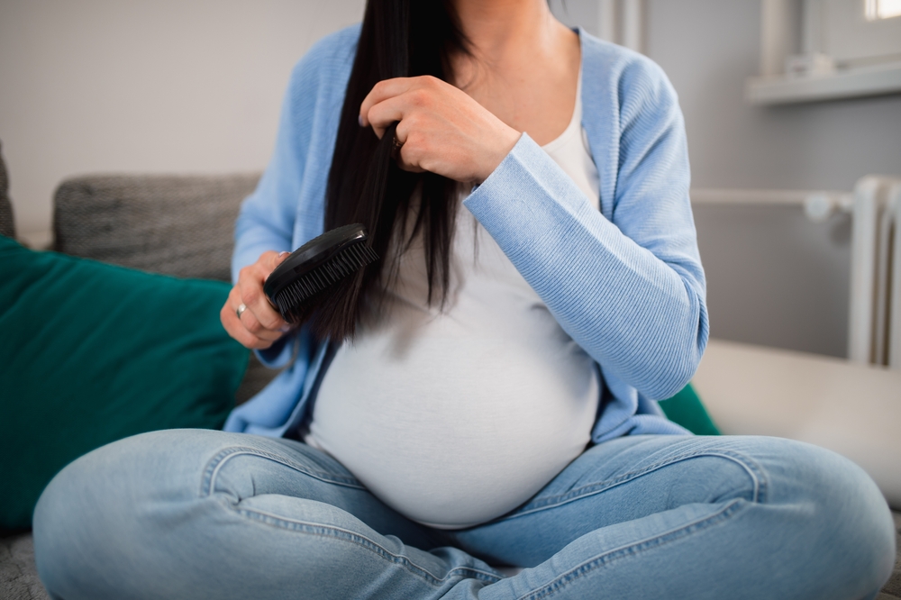 Enceinte, mes cheveux sont plus secs, est-ce normal ?