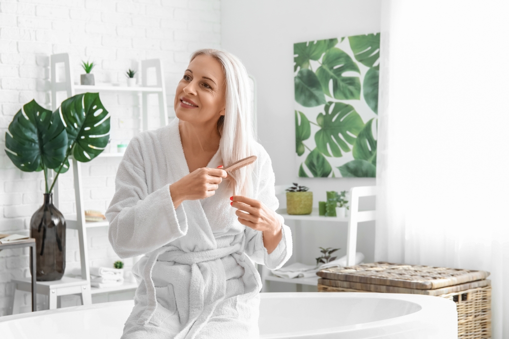 Des solutions naturelles pour entretenir des cheveux blancs ?