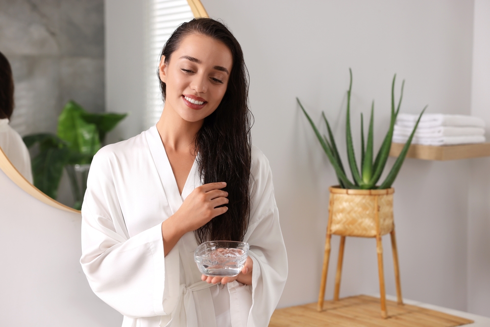 Hydrater des cheveux poreux avec de l'aloe vera : bonne idée ?