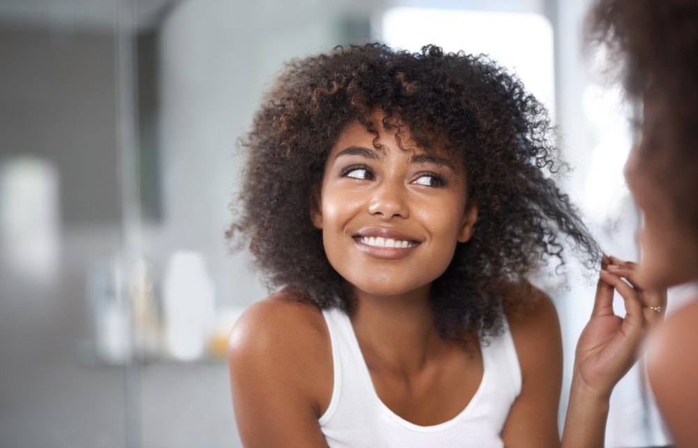 Frisottis sur cheveux crépus : solutions pour les éviter