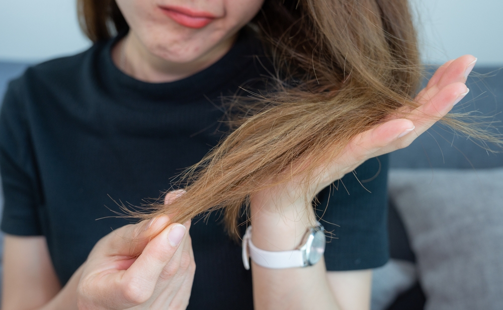 Cheveux ternes : comment leur redonner de la brillance ?