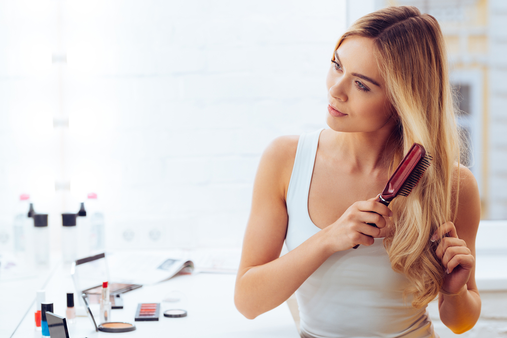 Cheveux qui gonflent avec l'humidité : nos conseils pour l'éviter