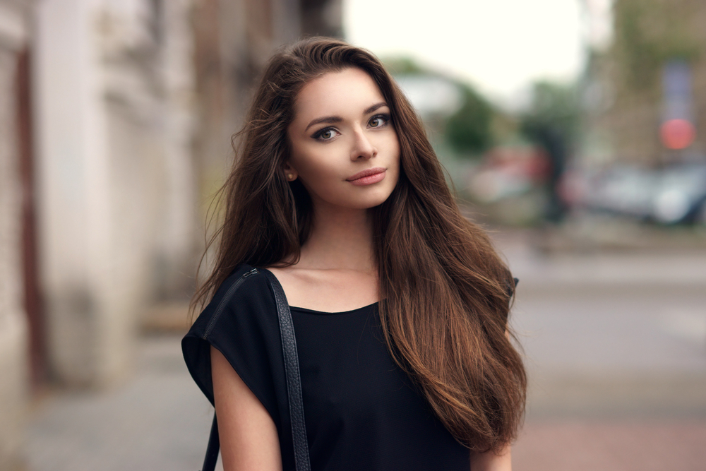 Comment redonner de l'éclat aux cheveux ternes ?