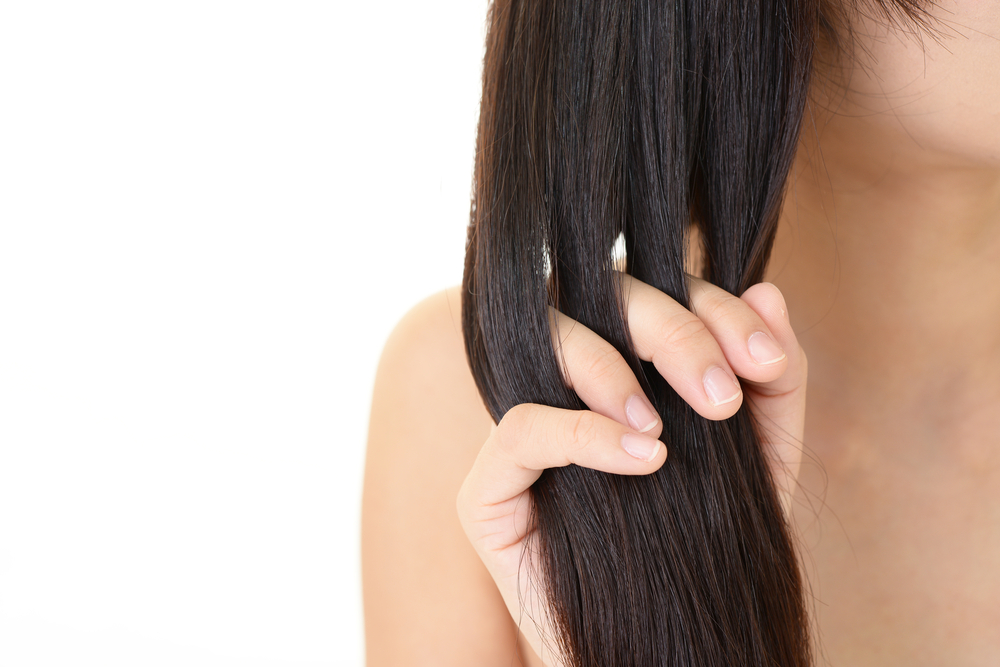 Comment coiffer les petits cheveux qui repoussent en frisottis ?