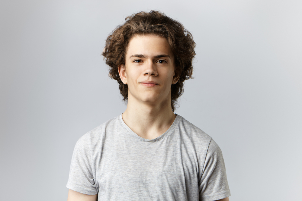 Cheveux homme : comment entretenir ses cheveux bouclés ?